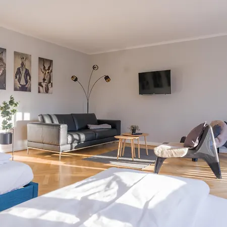 Urbanes Apartment- 3 Schlafzimmer- 6 Personen- Balkon- Parkplatz- Wlan- Waschmaschine * Wolfsburg