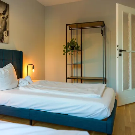 Urbanes Apartment- 3 Schlafzimmer- 6 Personen- Balkon- Parkplatz- Wlan- Waschmaschine Apartamento