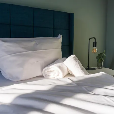 Urbanes Apartment- 3 Schlafzimmer- 6 Personen- Balkon- Parkplatz- Wlan- Waschmaschine * Wolfsburg
