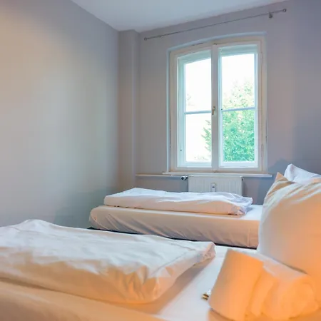 Urbanes Apartment- 3 Schlafzimmer- 6 Personen- Balkon- Parkplatz- Wlan- Waschmaschine Apartamento Wolfsburgo