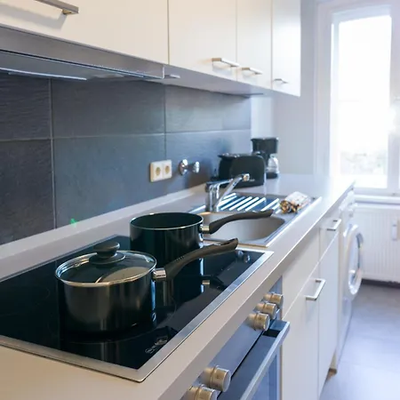 Urbanes Apartment- 3 Schlafzimmer- 6 Personen- Balkon- Parkplatz- Wlan- Waschmaschine Appartamento *