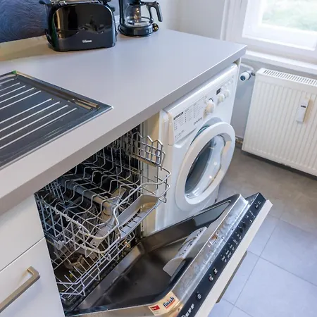 Urbanes Apartment- 3 Schlafzimmer- 6 Personen- Balkon- Parkplatz- Wlan- Waschmaschine Appartamento