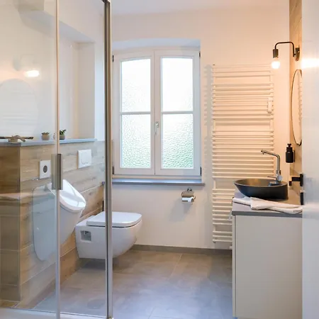 Urbanes Apartment- 3 Schlafzimmer- 6 Personen- Balkon- Parkplatz- Wlan- Waschmaschine Appartamento *