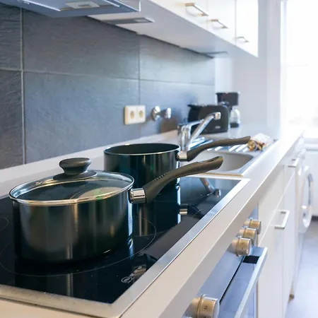 Urbanes Apartment- 3 Schlafzimmer- 6 Personen- Balkon- Parkplatz- Wlan- Waschmaschine Appartamento Wolfsburg