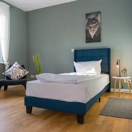 Urbanes Apartment- 3 Schlafzimmer- 6 Personen- Balkon- Parkplatz- Wlan- Waschmaschine *