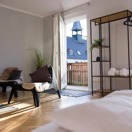 Urbanes Apartment- 3 Schlafzimmer- 6 Personen- Balkon- Parkplatz- Wlan- Waschmaschine